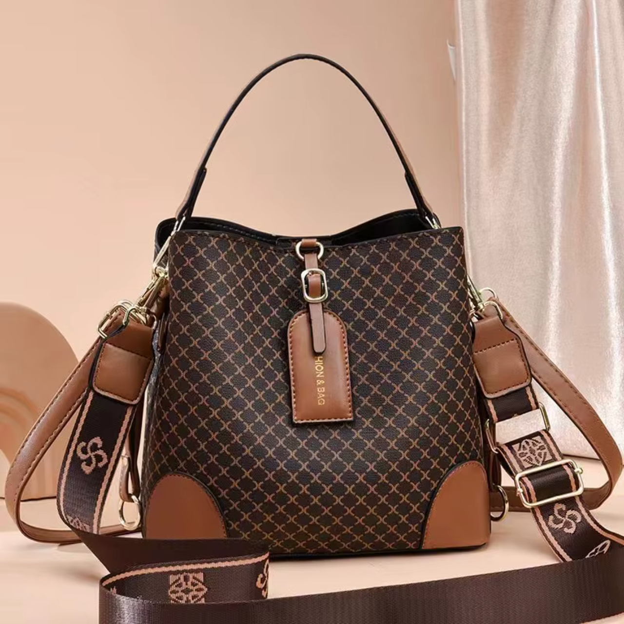 Large Capacity Handbag Adjustable Strap Smooth Zipper Structured Vintage Print Shoulder Bag