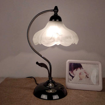 Portable Vintage Table Lamp – Retro Bedside Lamp for Nightstand, Desk & Cozy Lighting