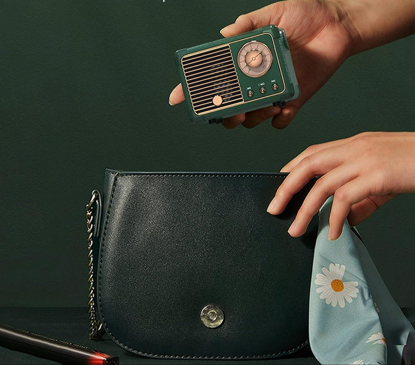 Retro Bluetooth Speaker with Wireless Connectivity and Classic Vintage Design