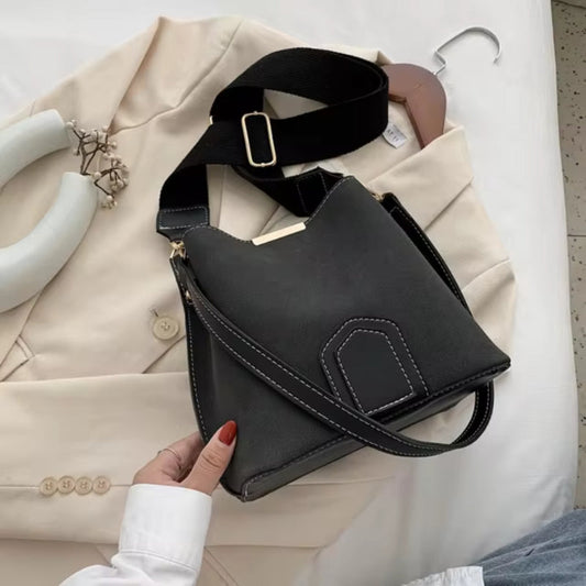 Women Lightweight Handbag Adjustable Shoulder Strap Elegant Everyday Purse